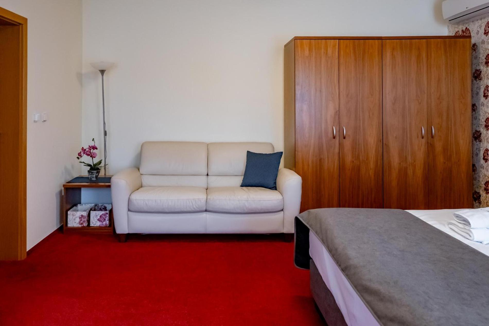 Relax Hotel Stork Lednice Luaran gambar