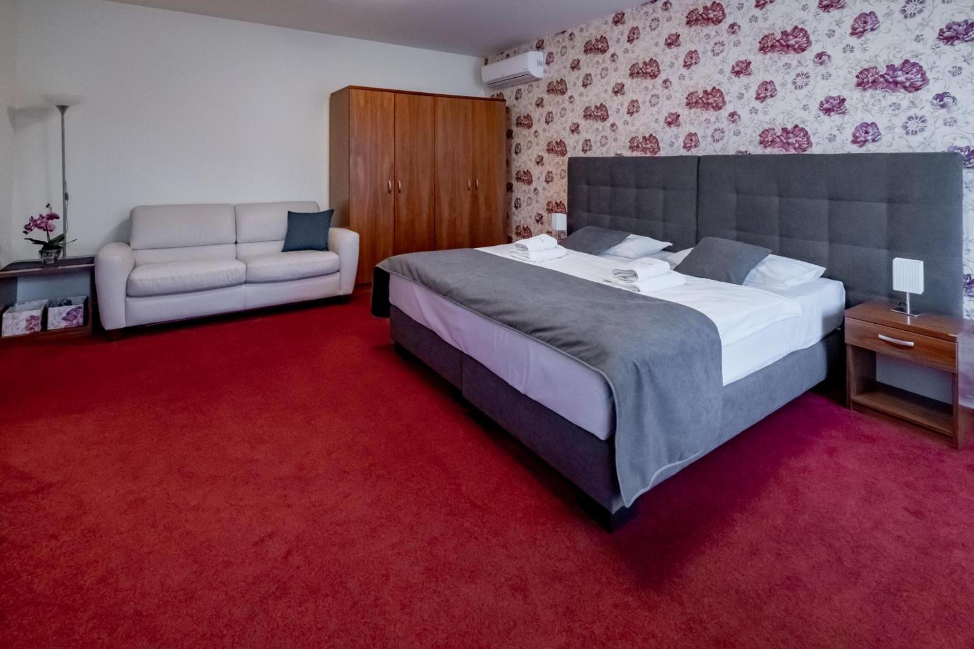 Relax Hotel Stork Lednice Luaran gambar